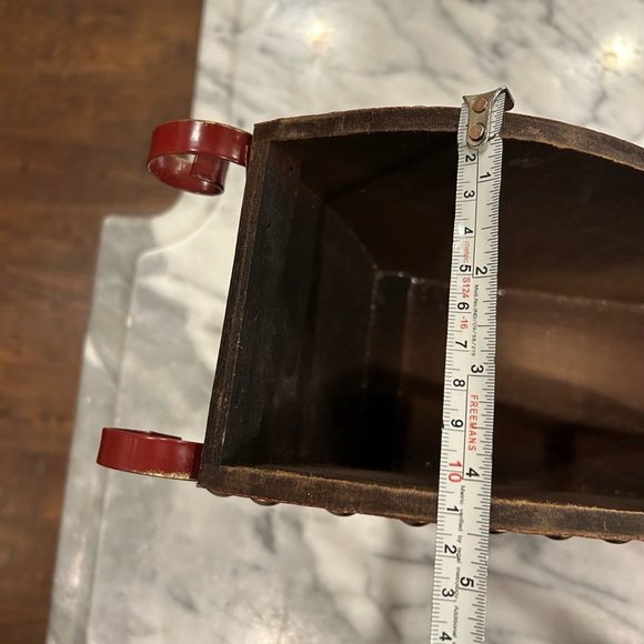 Tobacco Brown Gold Red Sleigh with Brass/Gold colored nail-pin/tacks - Picture 9 of 12